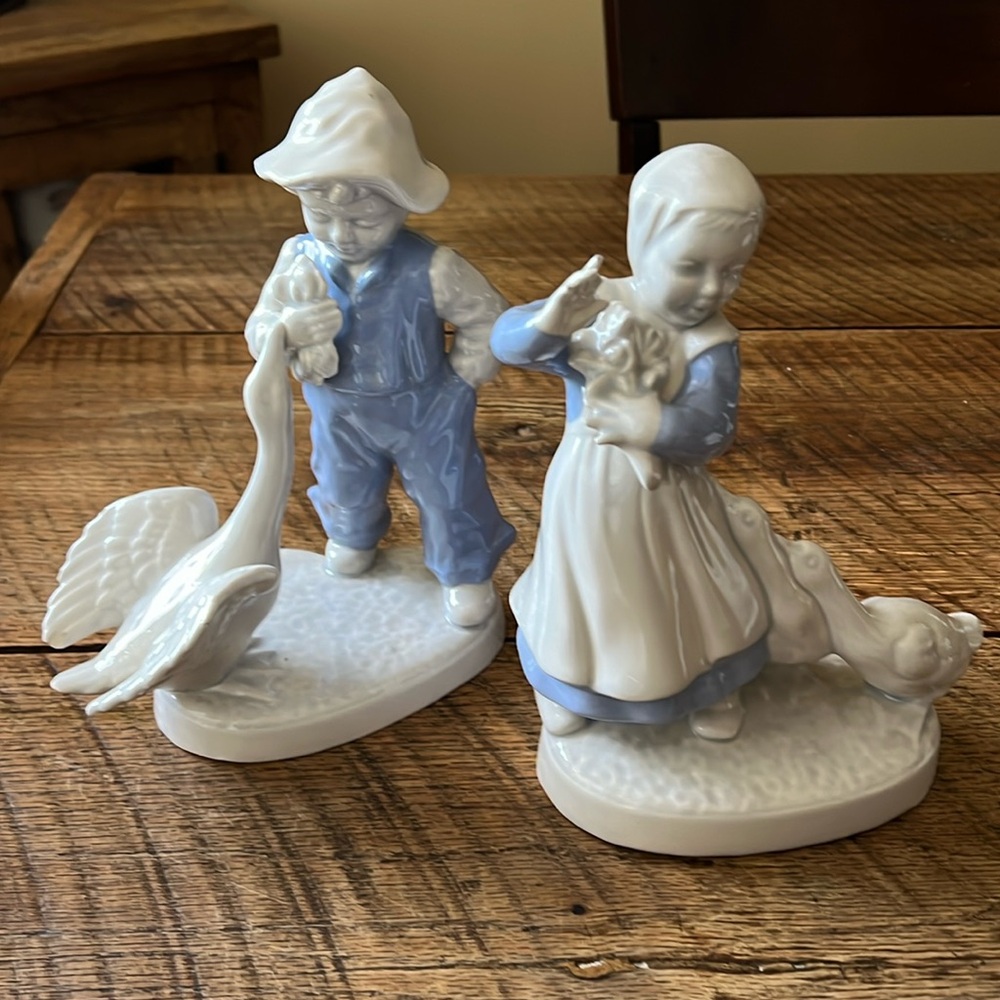 Vintage Holland Mold Children With Geese